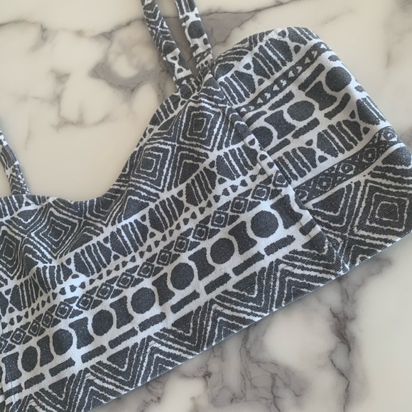 Brandy Melville Grey Aztec Chiyo Crop Top/Bralette - Picture 3 of 7